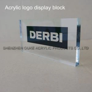 Imprimare ecran clar acrilic inscripţionat logo-ul bloc